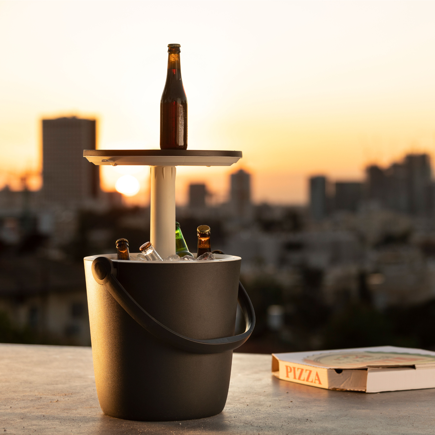 Keter Go Bar — přenosný chladicí box se stolkem 37×60 cm, grafitový