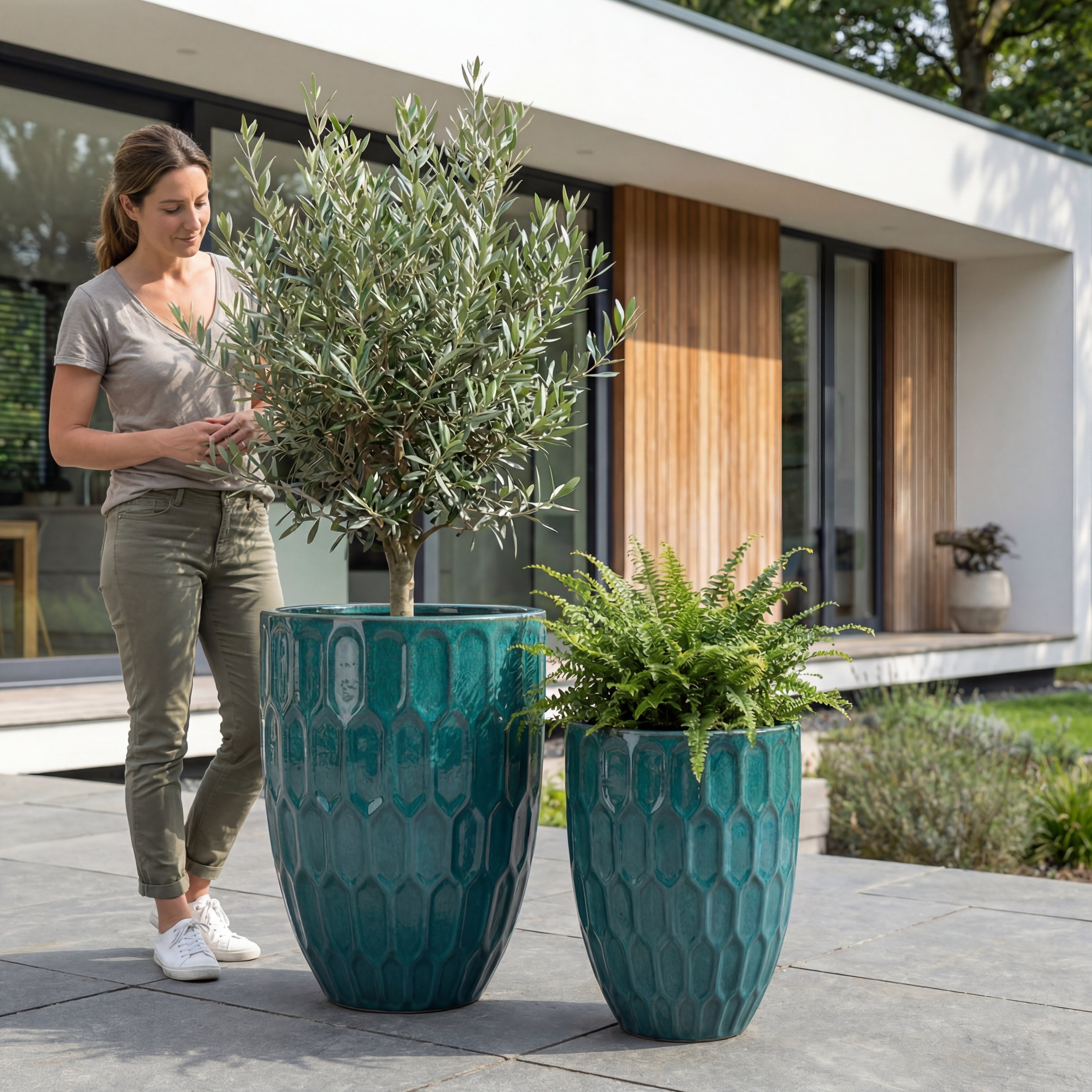 Stylový keramický květináč DAUDET v interiéru