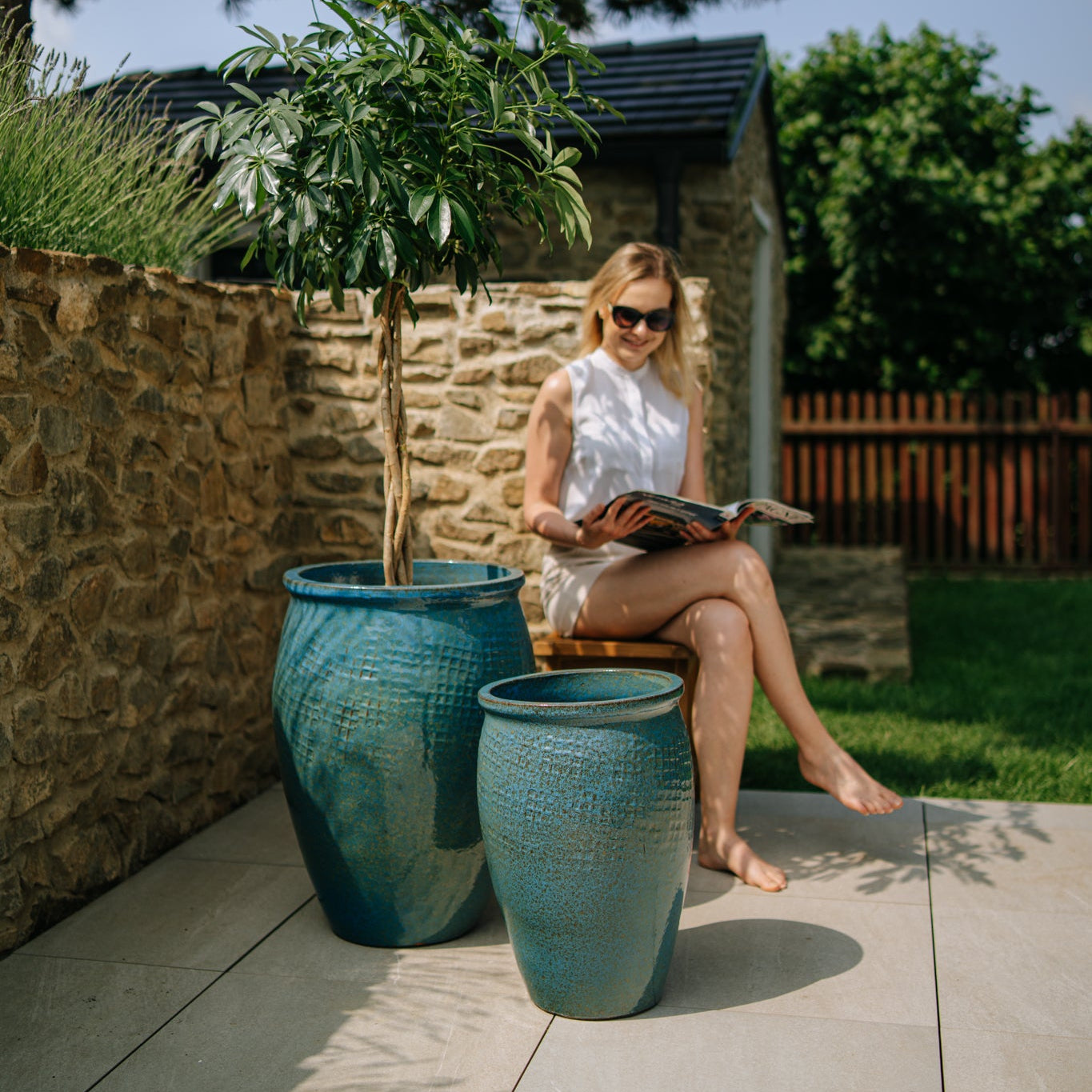 Provencelia Pflanzkübel POSEIDON1 Stahlblau – glasierte Terrakotta, Anduze-Stil