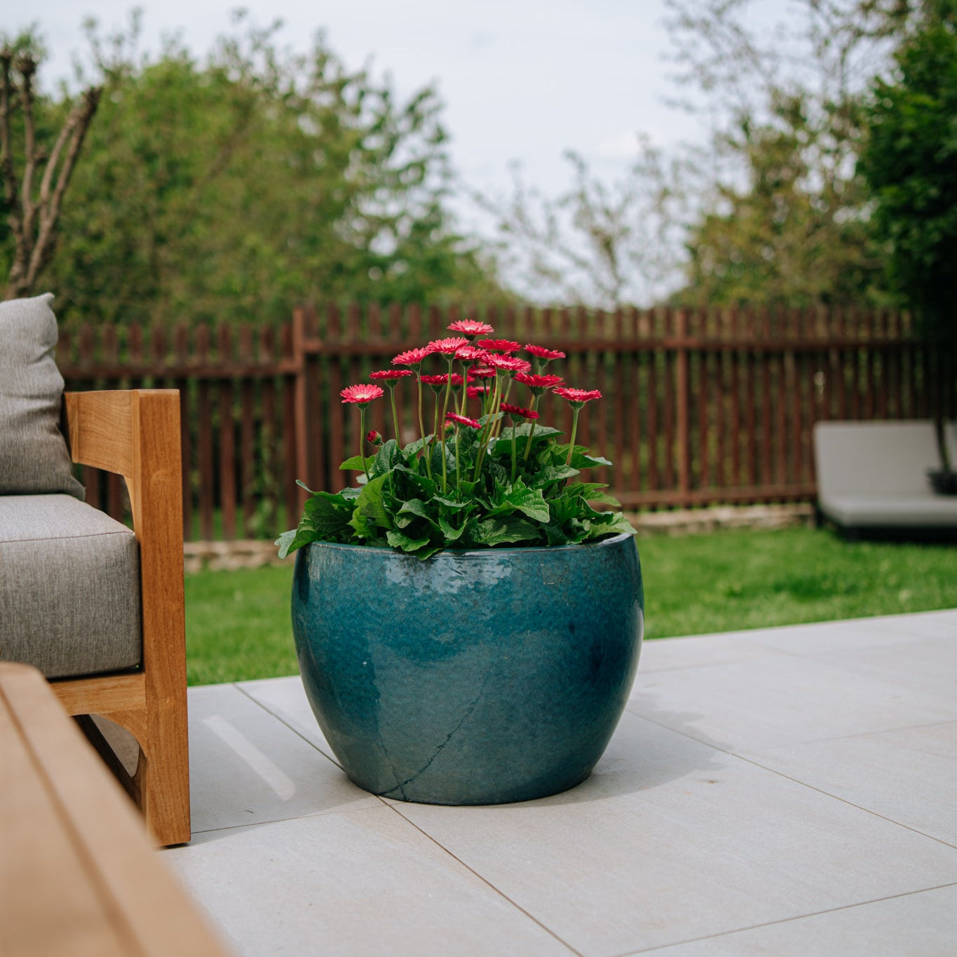 Keramický květináč ROMULUS azurově modrá – styl Provence, robustní a elegantní