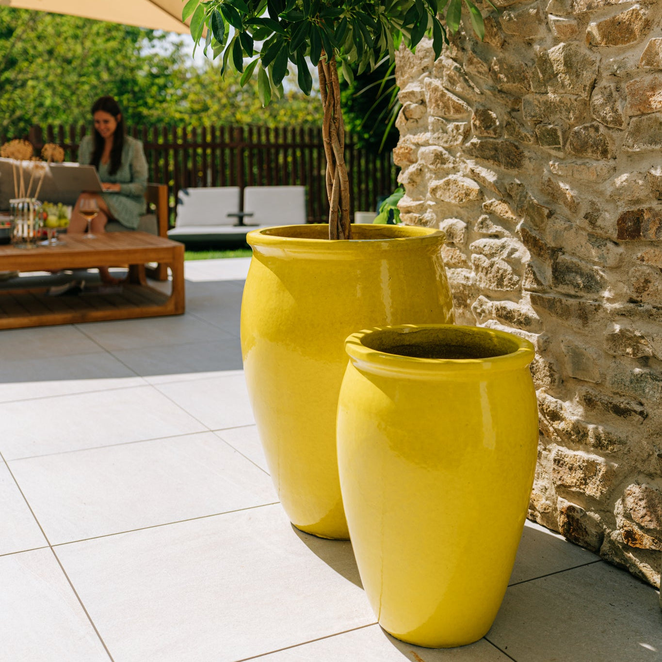 Provencelia Pflanzkübel BACCHUS Gelb – glasierte Terrakotta, Anduze-Stil