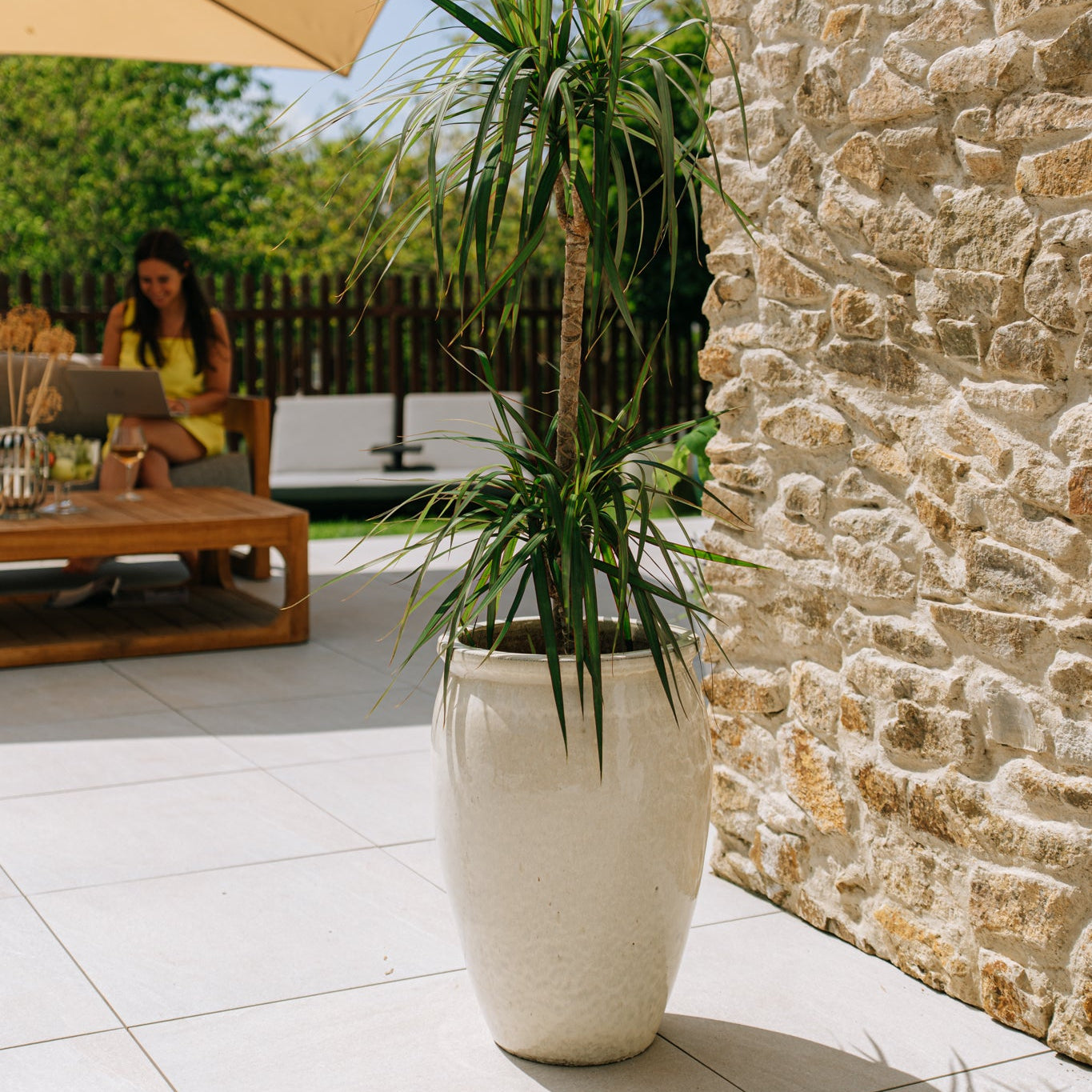 Keramický květináč BACCHUS - Krémová