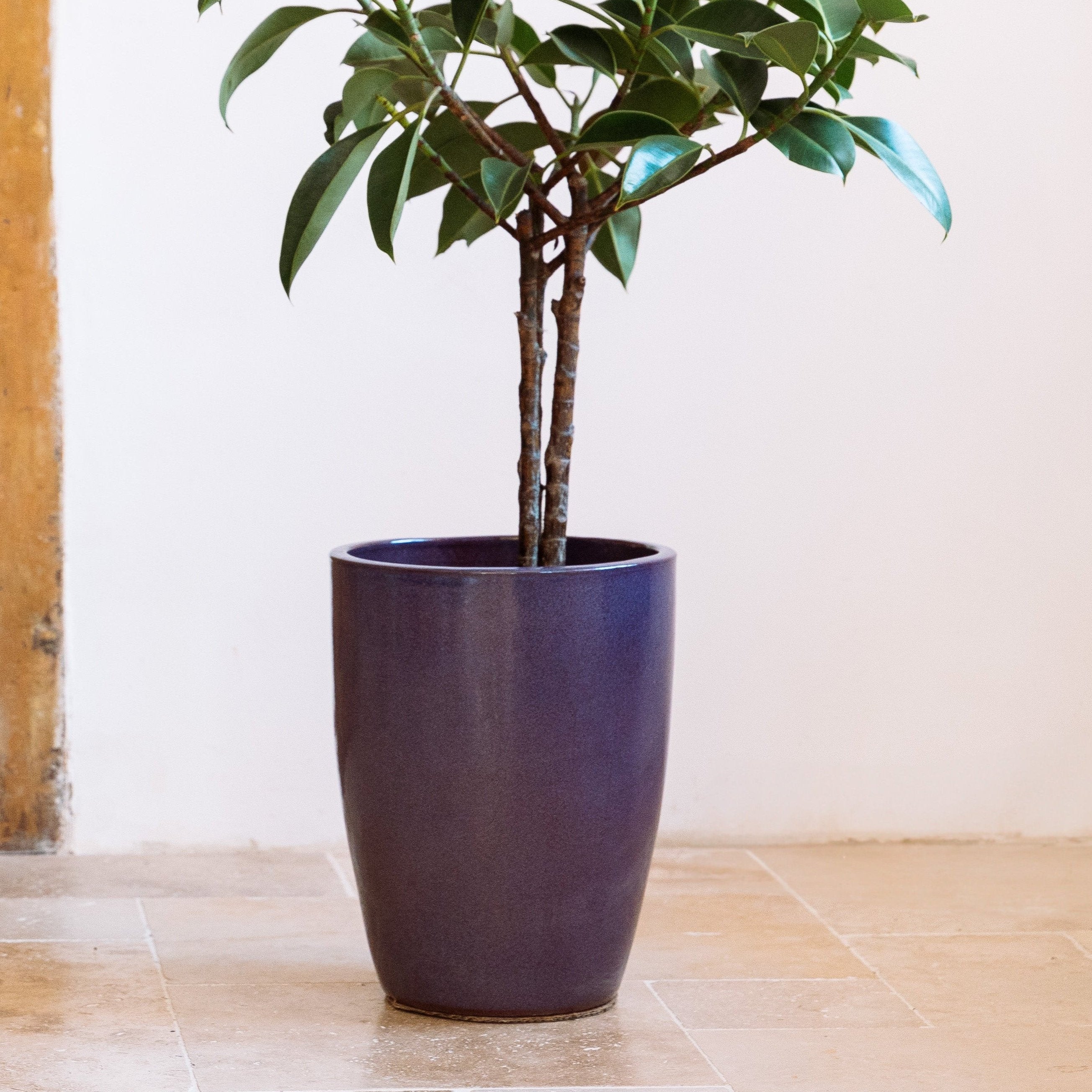 keramicky kvetinac do interieru