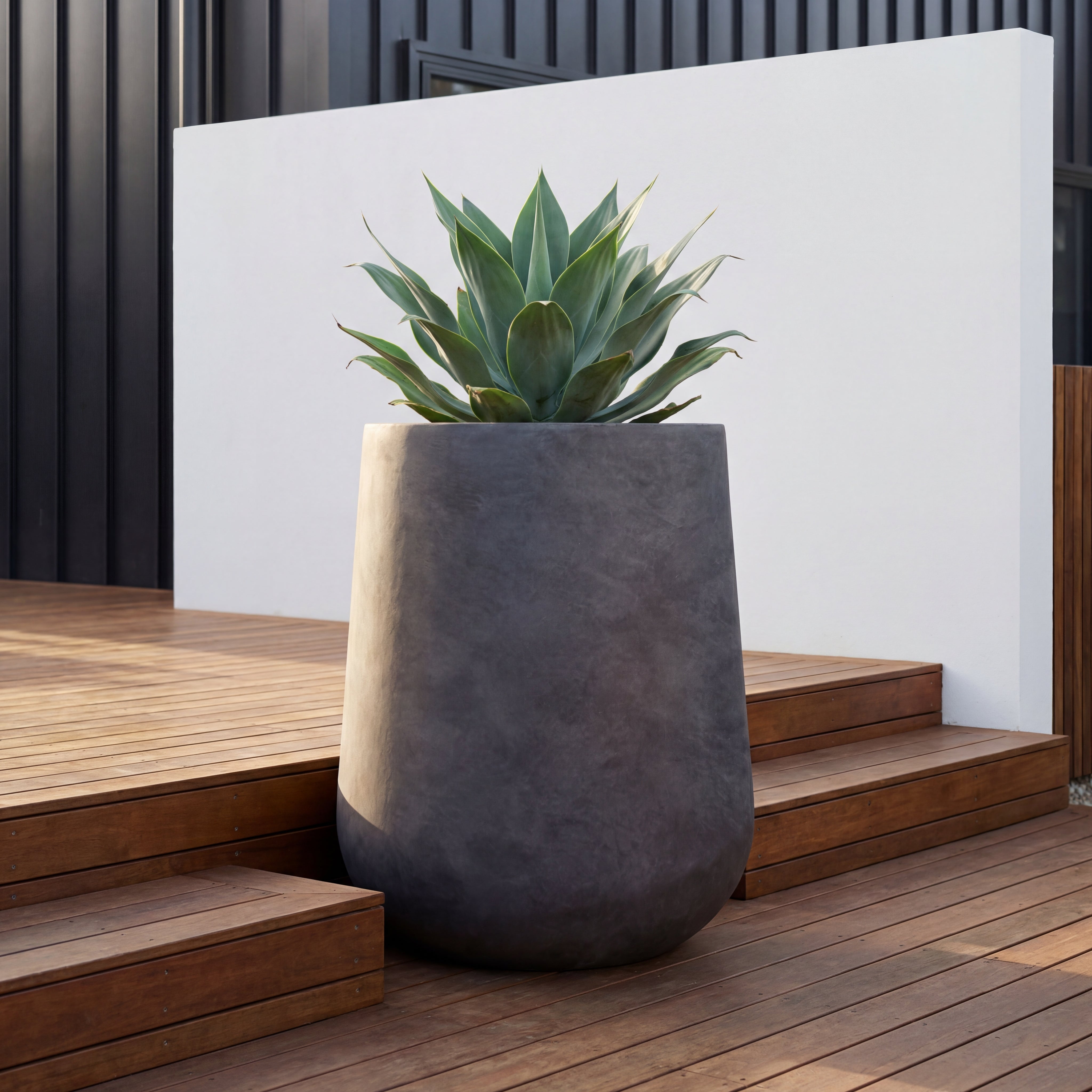 Stylový betonový květináč SILEX v interiéru