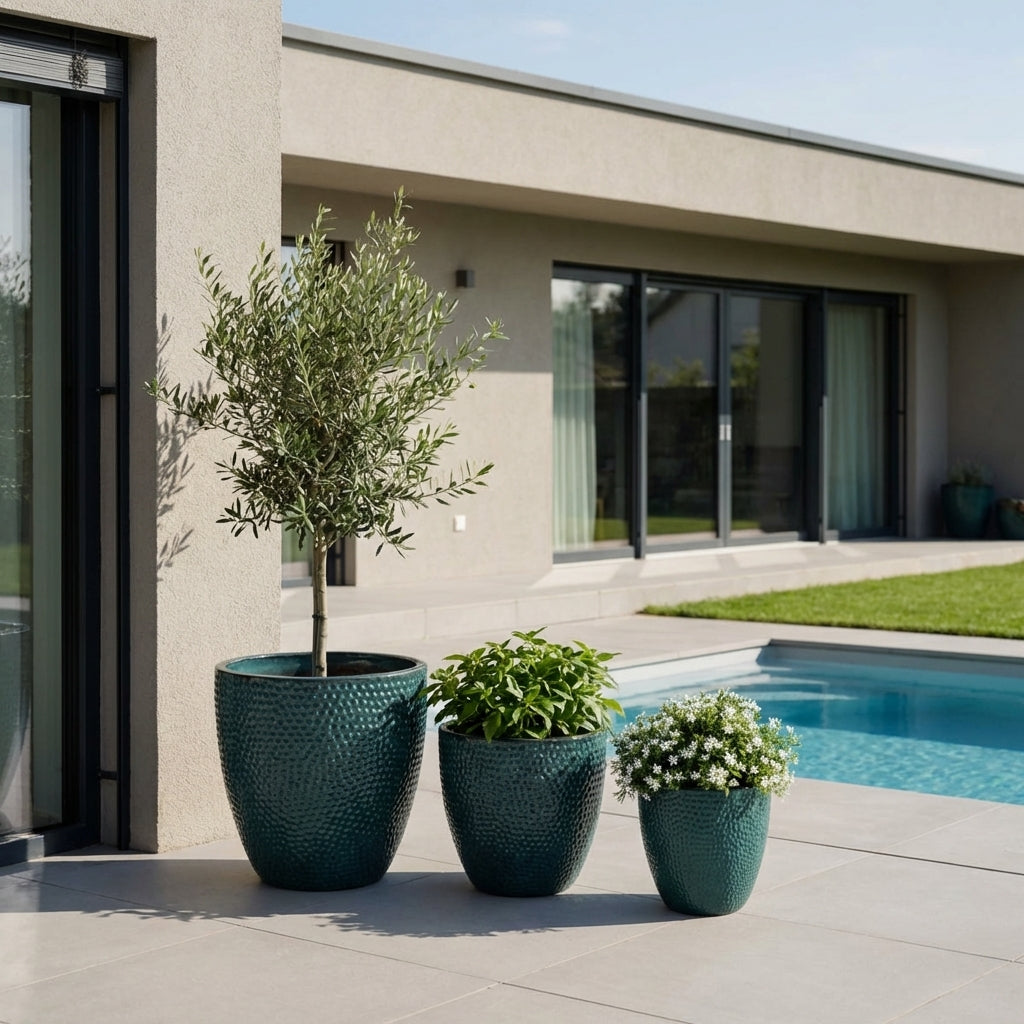 Ručně vyráběný petrolejově modrý keramický květináč Cigaline z glazované terakoty