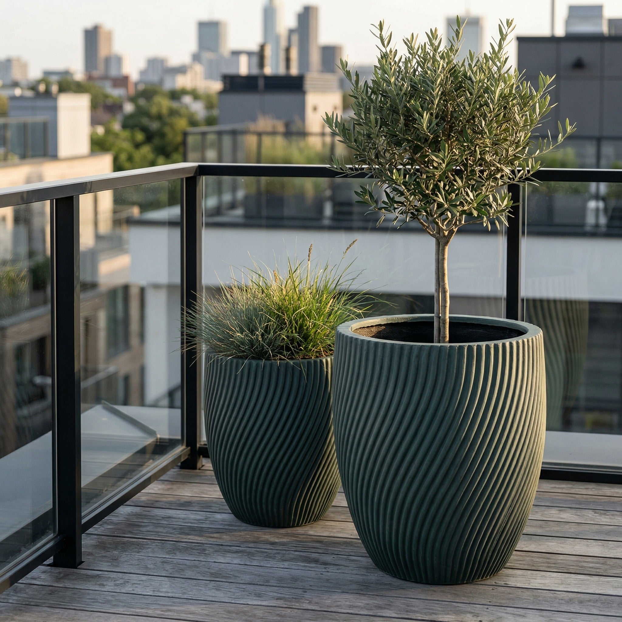 Blumentopf SOLSTICE Dunkelgrün – handgefertigte Keramik, XXL bis 68 cm
