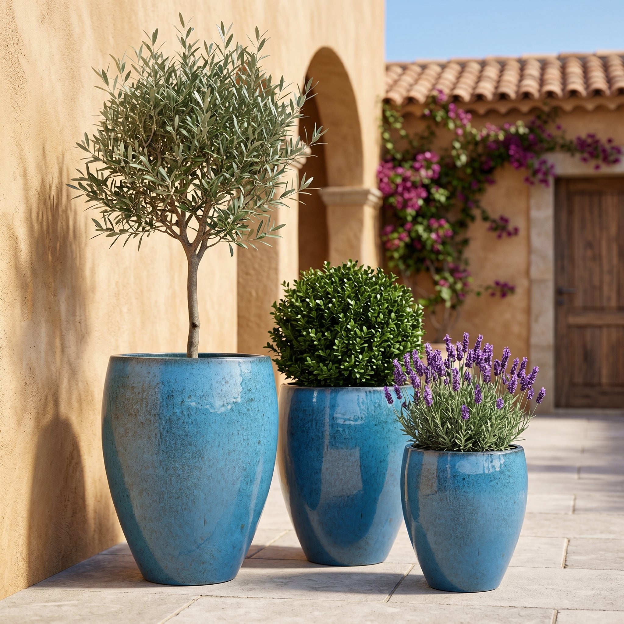 Pflanzkübel Keramik Stahlblau draußen – Poseidon2 im Anduze-Stil