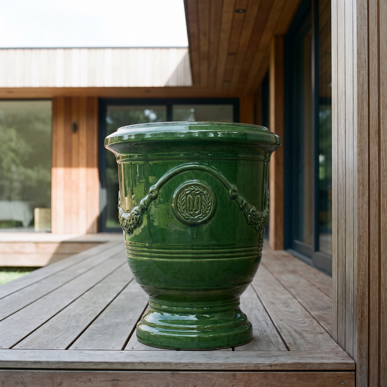 RICHELIEU Tropengrün auf der Terrasse eines modernen Einfamilienhauses
