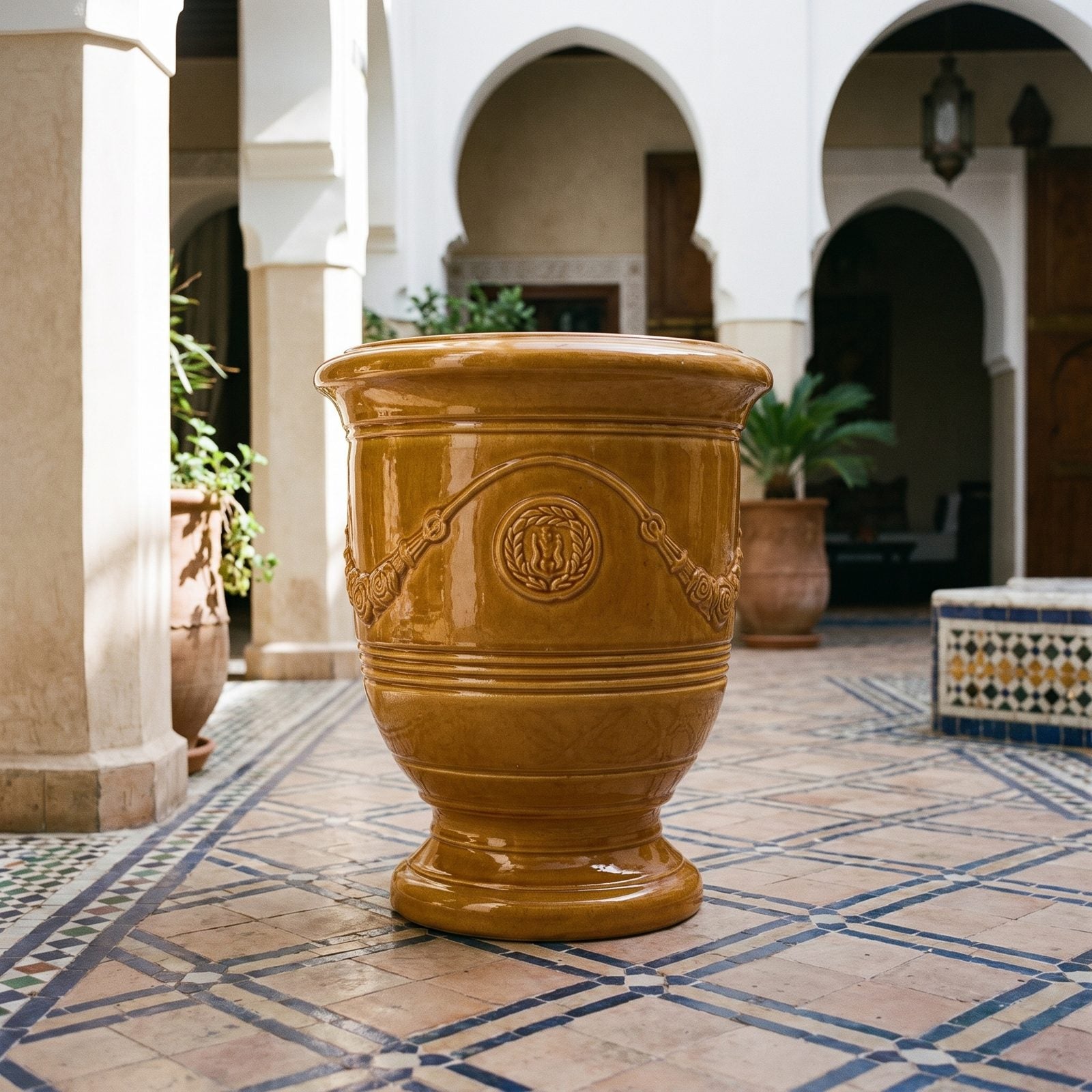 RICHELIEU Honig im Innenhof eines Riads in Marrakesch
