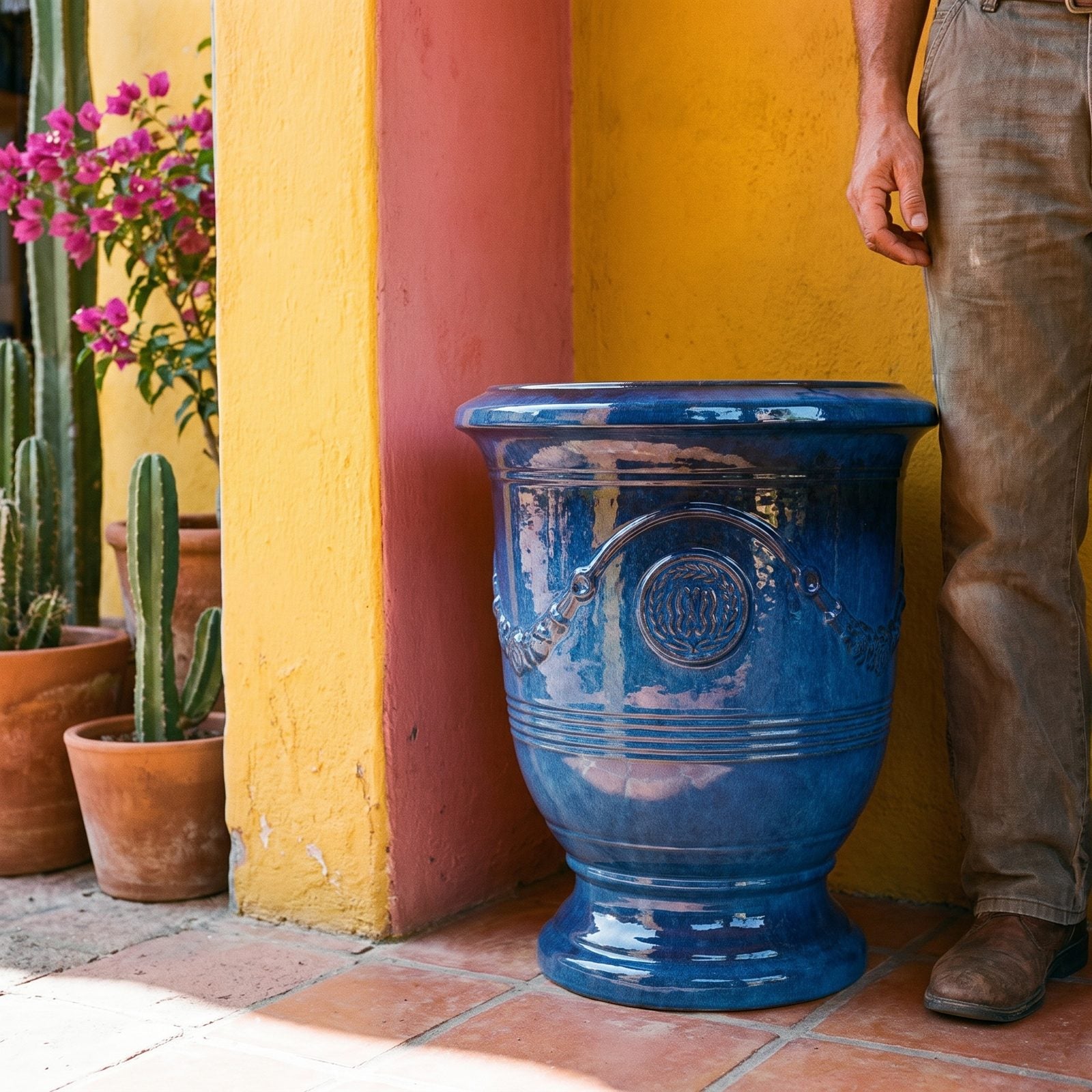 RICHELIEU Azurblau in der farbigen Ecke eines mexikanischen Patios
