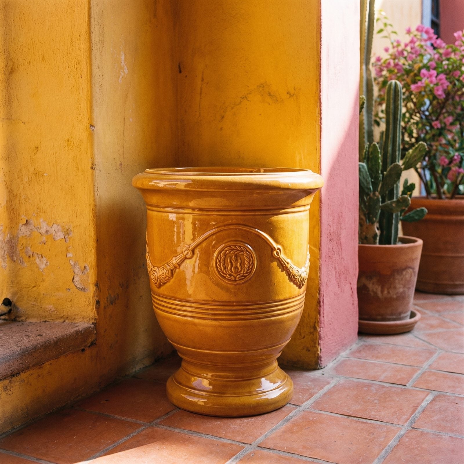RICHELIEU Honig in der farbigen Ecke eines mexikanischen Patios