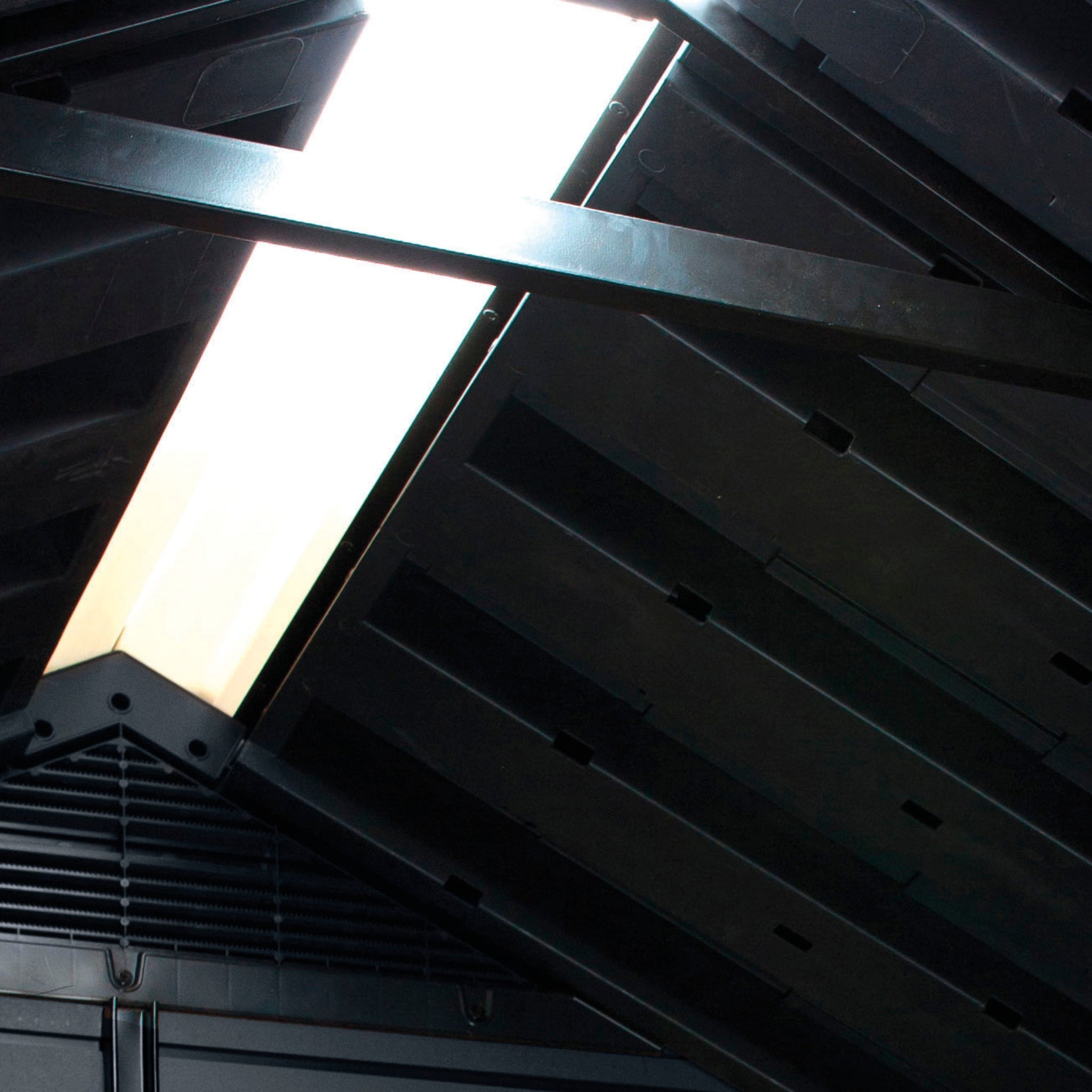 Keter Newton Plus 7×7,5 — zahradní domek, šedý