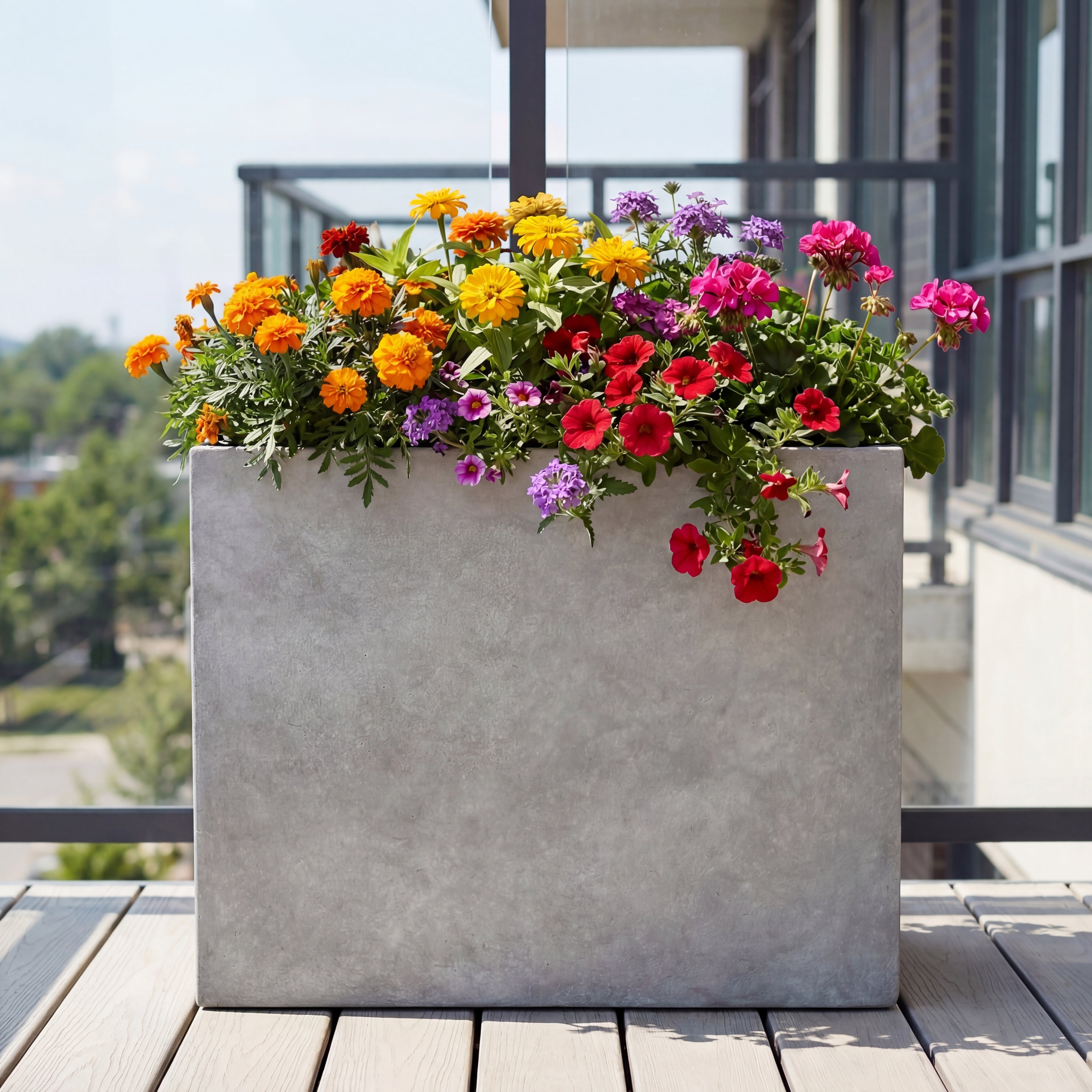Betonový květináč HORIZON - doplňující náhled