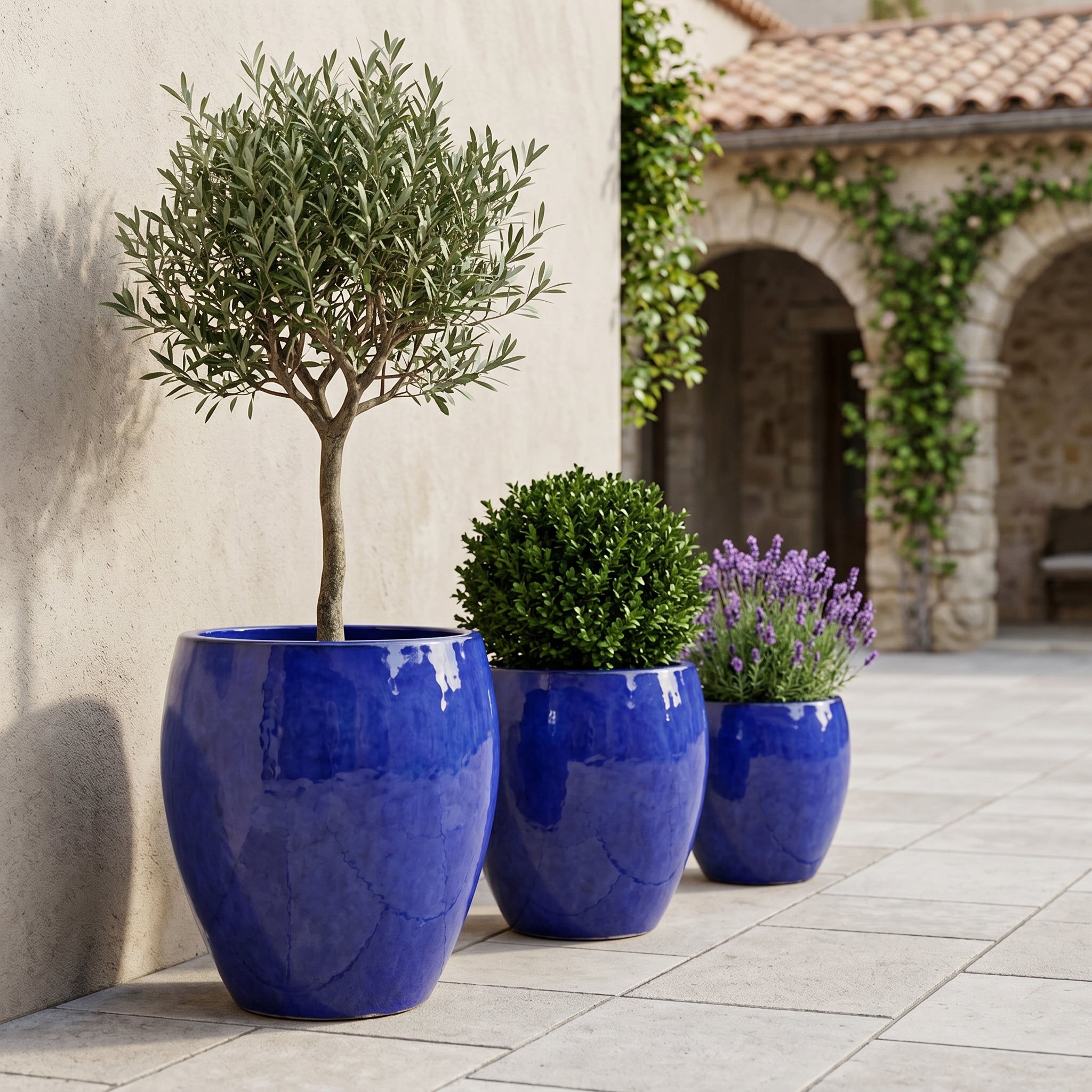 Pflanzkübel Keramik Majorelle-Blau draußen – Poseidon2 im Anduze-Stil