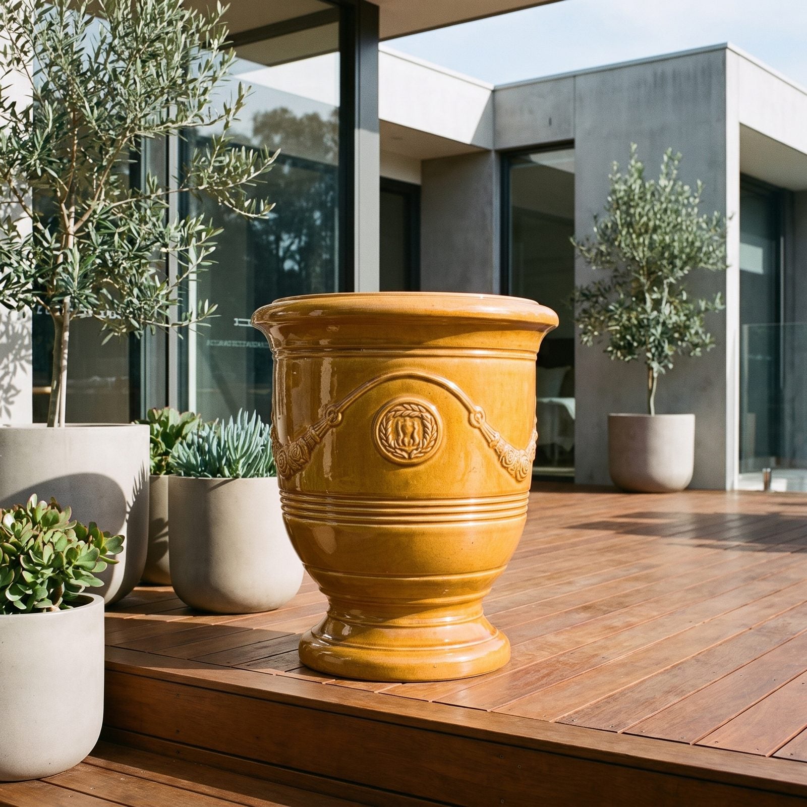 RICHELIEU Honig auf der Terrasse eines modernen Einfamilienhauses