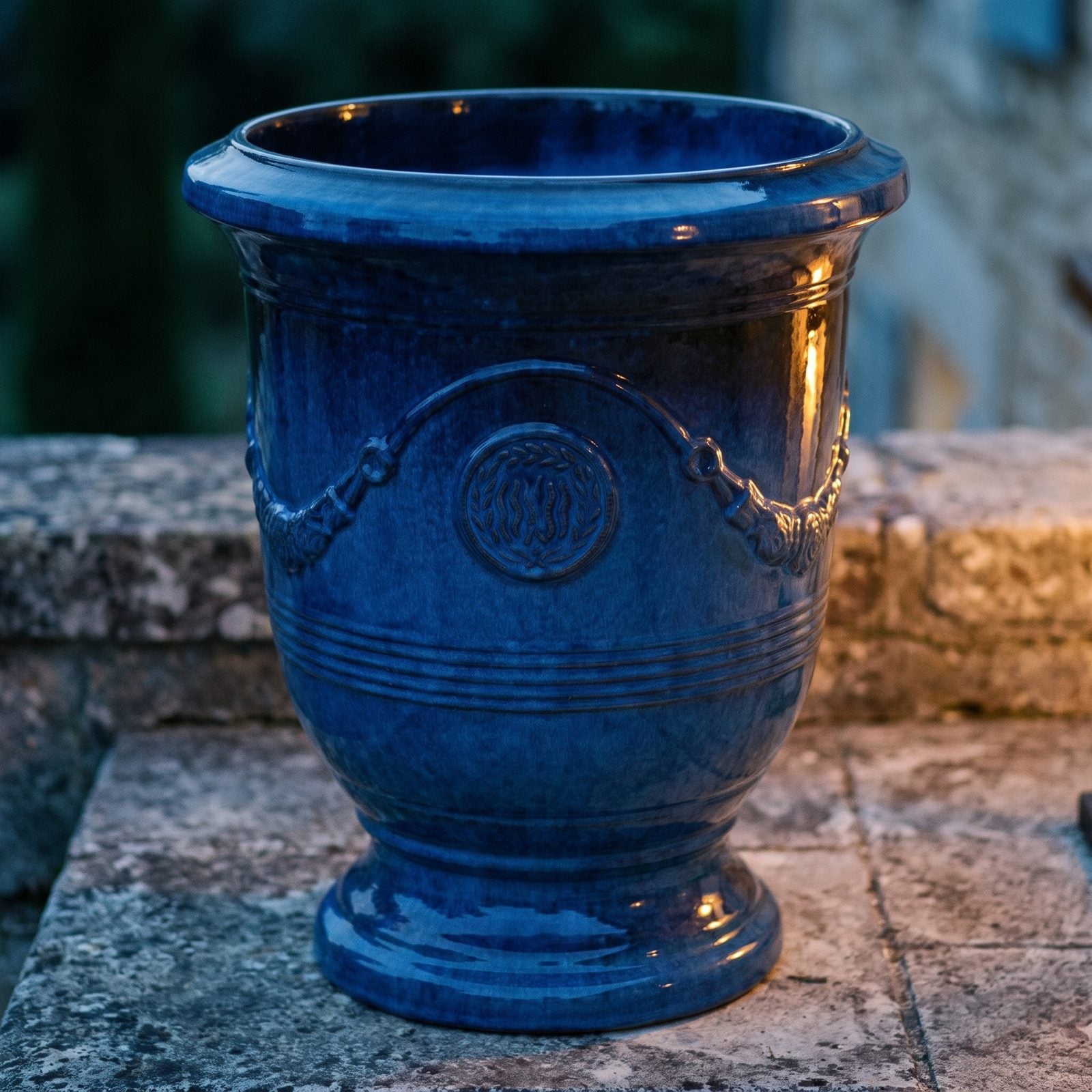 RICHELIEU Azurblau am Kieselstrand zur blauen Stunde